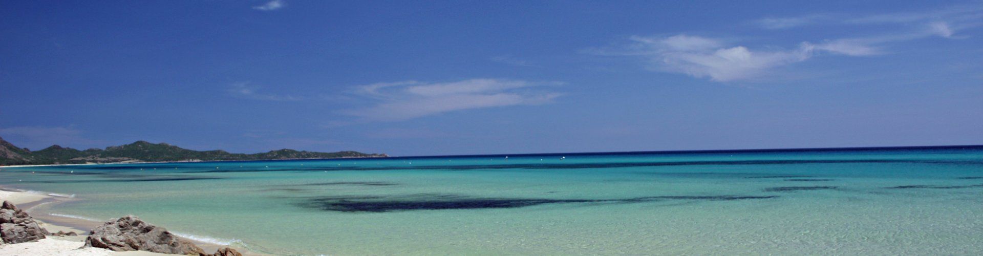 Glasklares Wasser an der Costa Rei 