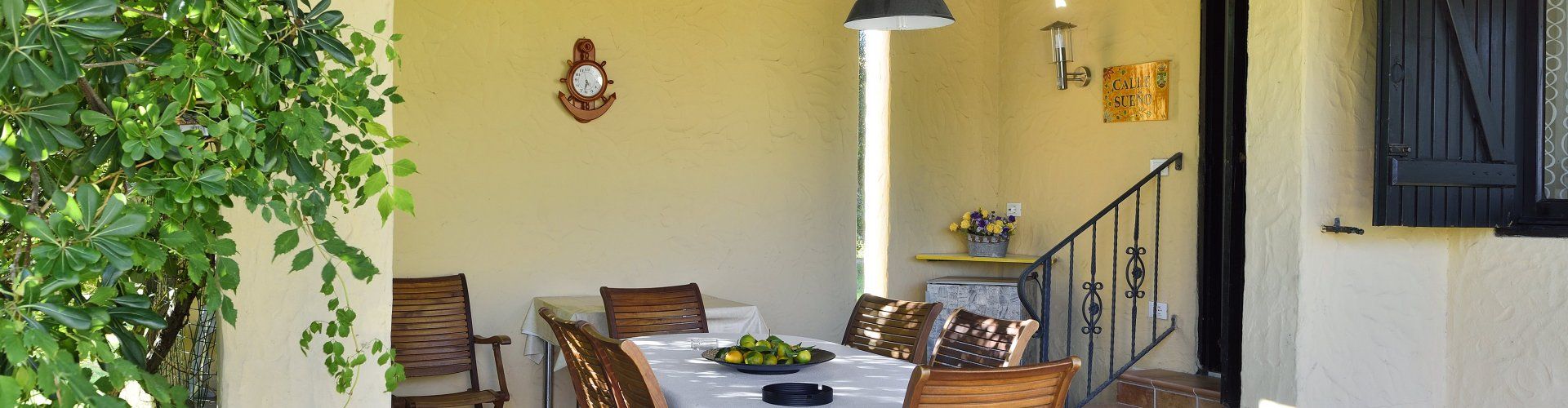 Villa Serena | Überdachter Essbereich auf der Terrasse Villa Serena