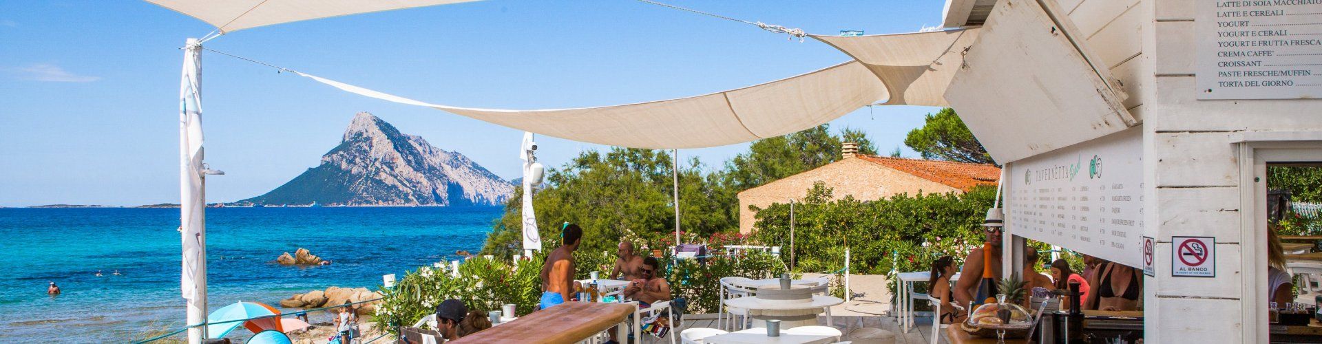 Restaurant La Tavernetta direkt am Strand von Porto Taverna