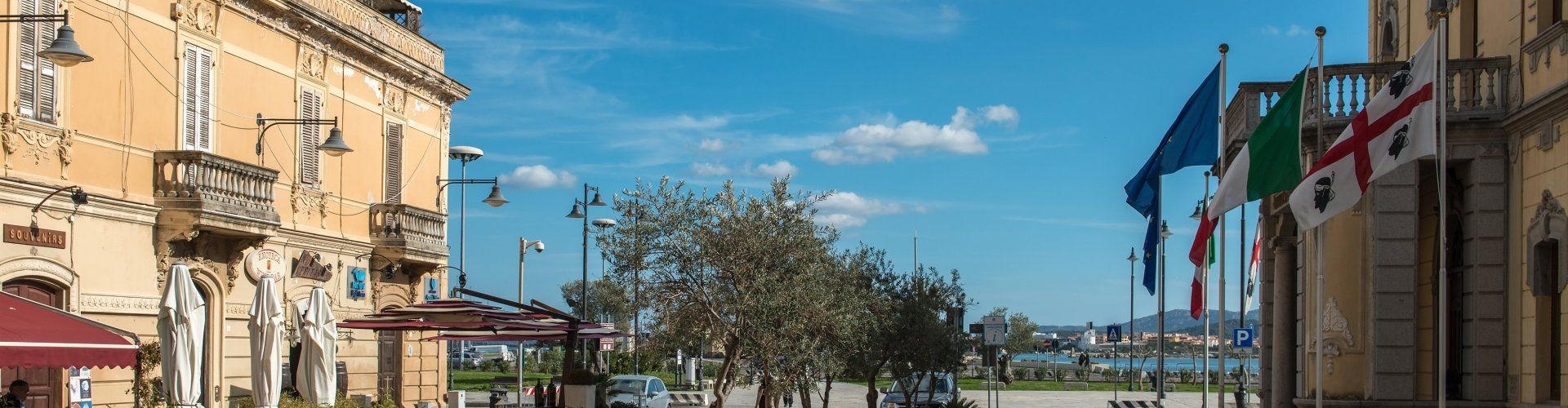 Einkaufsstrasse Corso Umberto I und Hafen von Olbia