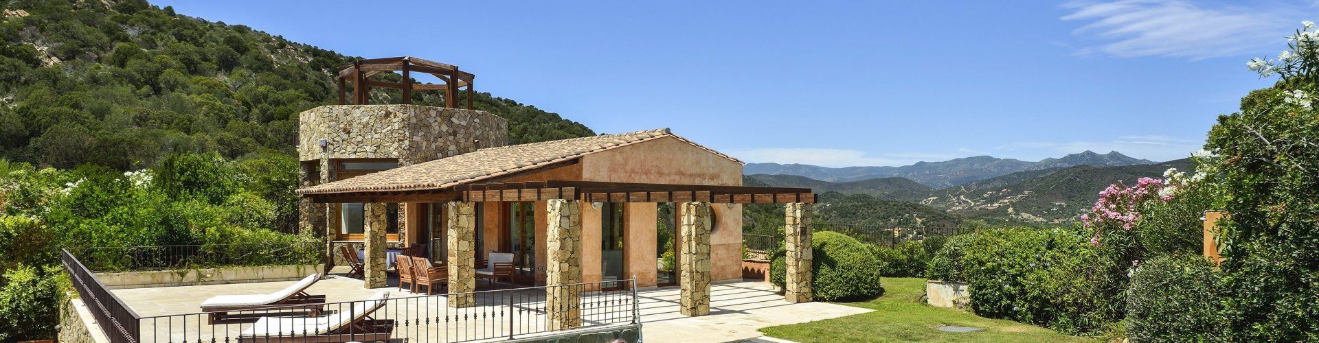 Villa Torretta Chia | Die Villa thront über den Hügeln von Chia Strände von Chia