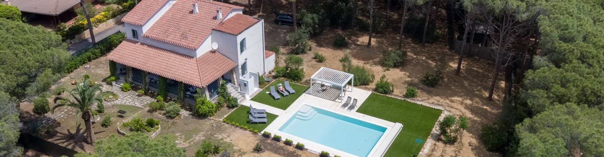 Villa Pola | Blick von oben auf Haus und Pool Blick von oben auf Haus und Pool