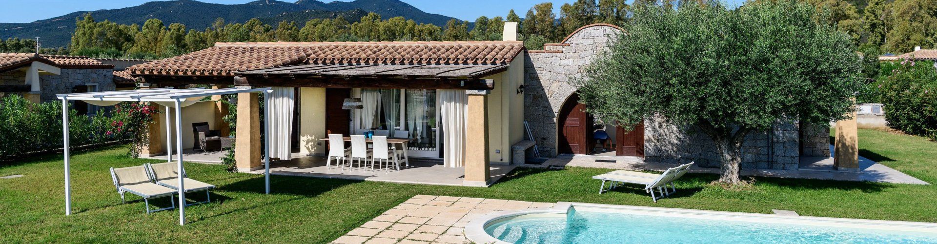 Villa Campidano 21 | Hausansicht mit Terrasse und Privatpool Hausansicht mit Terrasse und Privatpool