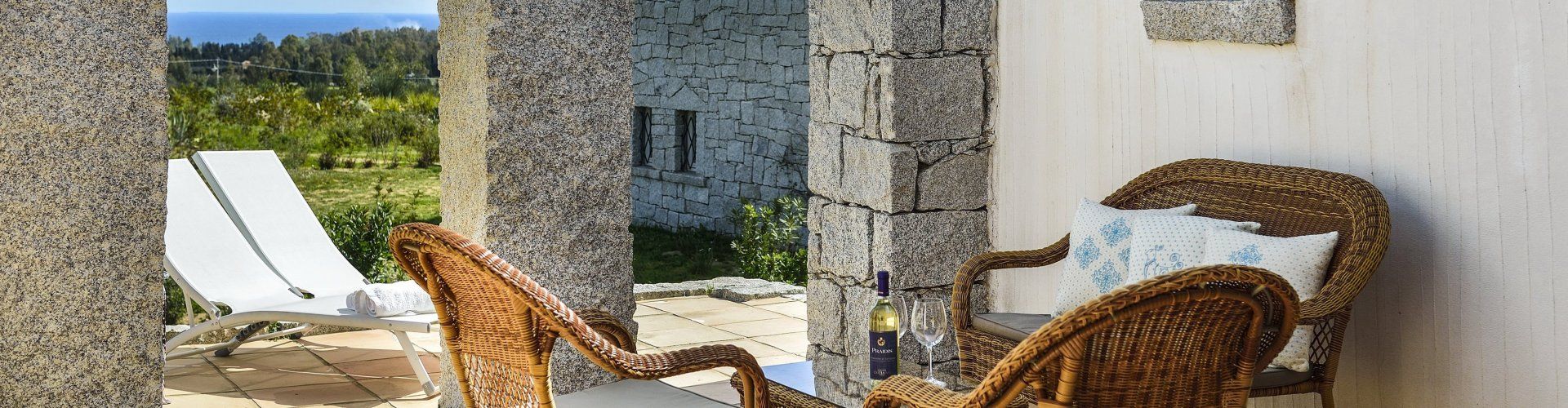 Li Conchi 13 | Terrasse mit Sitzmöbeln und Blick aufs Meer Terrasse mit Sitzmöbeln und Blick aufs Meer
