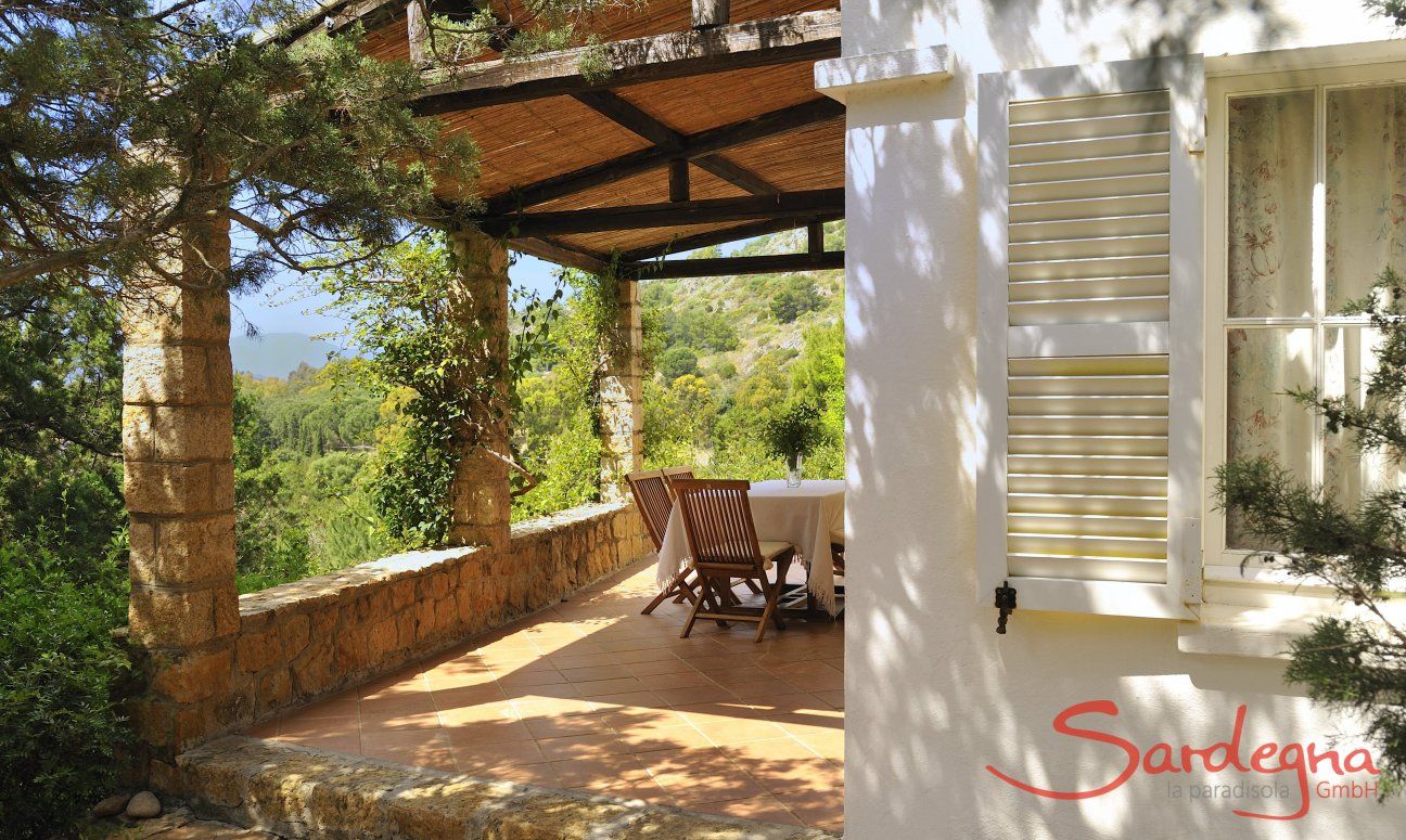 Villa Bau Cannas | Gemütliche, überdachte Terrasse der Villa Bau Cannas Gemütliche, überdachte Terrasse der Villa Bau Cannas