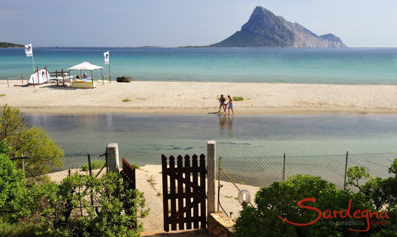 Porto S. Paolo | Tor der Villa Porto Taverna zum Strand Lagune + Meer