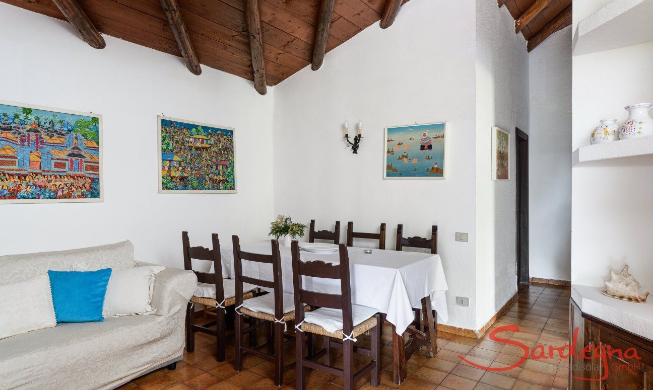 Villa Romana | Wohzimmer mit Sofa und Esstisch Villa Romana, Costa Rei, Südsardinien