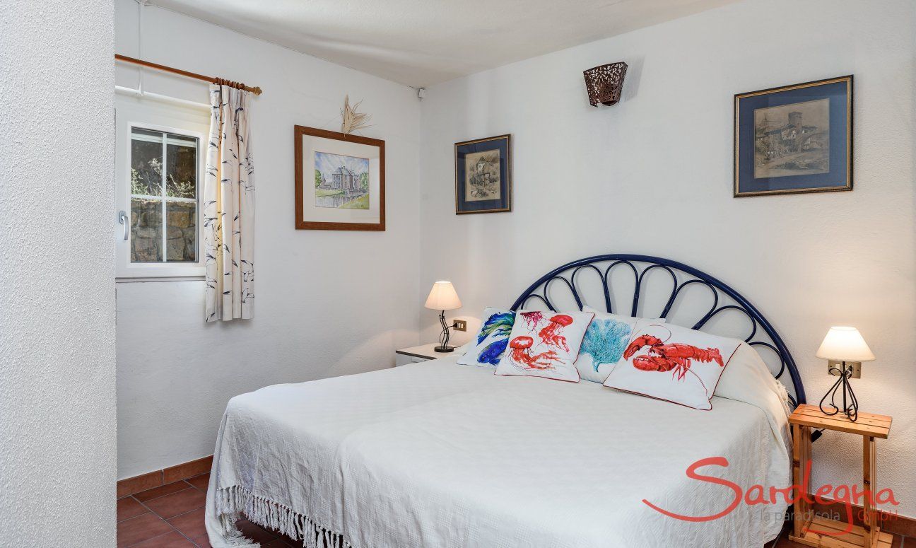 Villa Bau Cannas | In 2019 gebautes neuen Zimmer mit Doppelbett, privatem Bad und Tür zum Garten Villa Bau Cannas Torresalinas Sardinien