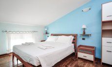 Villa Philippine | Schlafzimmer 2 mit Doppelbett im 1. OG Schlafzimmer 2 mit Doppelbett im 1. OG