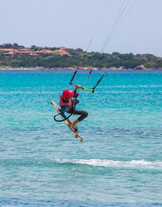 Kitesurfer am Strand La Cinta, San Teodoro, Olbia