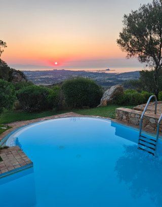 Sonnenuntergang bei Villa Su Tauloni