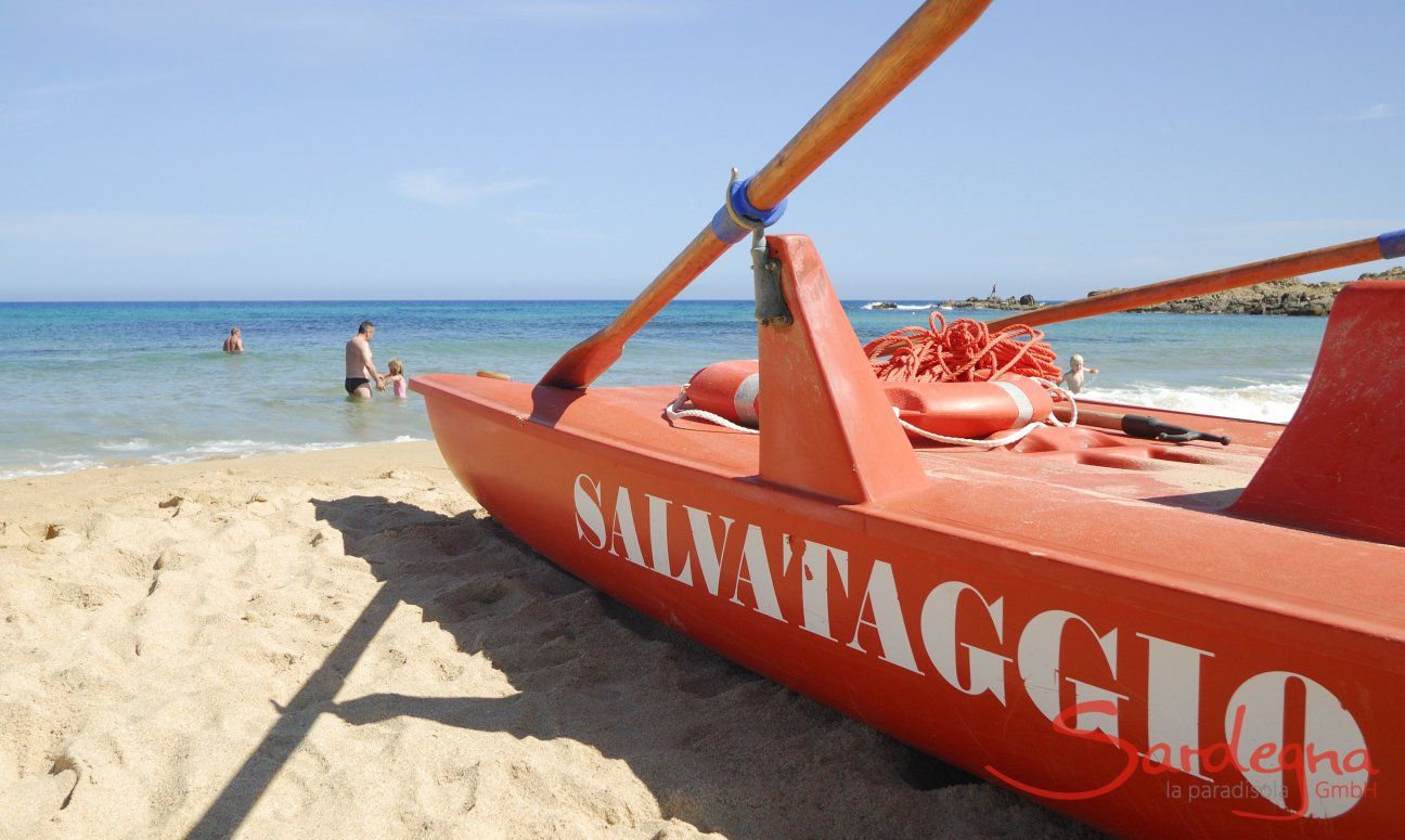 Paddelboot für den Rettungsdienst am Strand