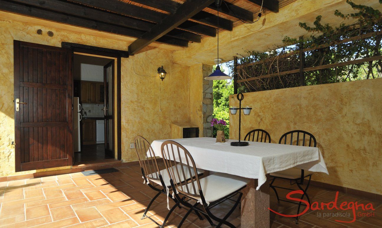 Casa Meloni 1 | Terrasse mit Esstisch an der Frischluft Terrasse