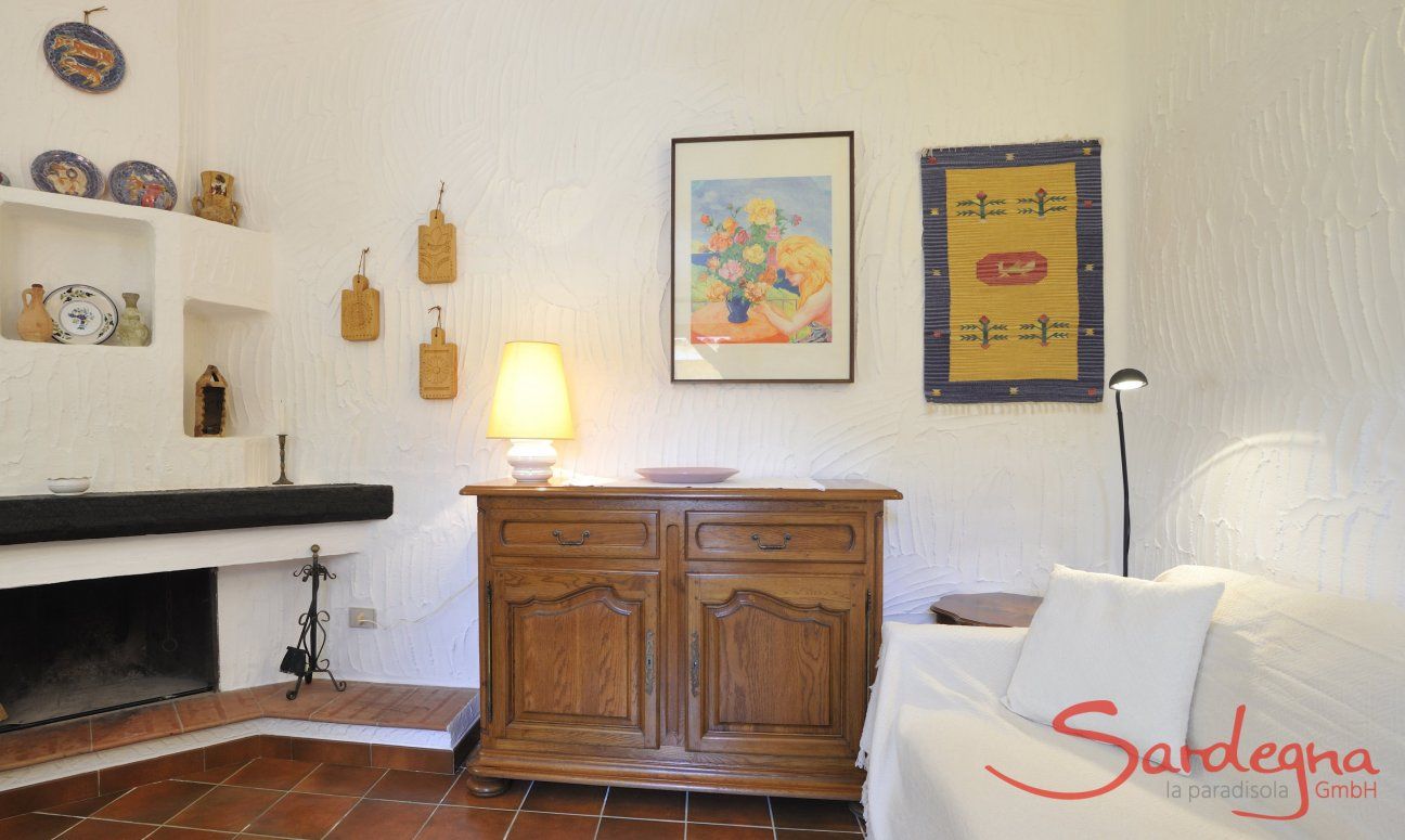 Casa Meloni 1 | Wohnzimmer mit Sofa und Kamin Wohnzimmer
