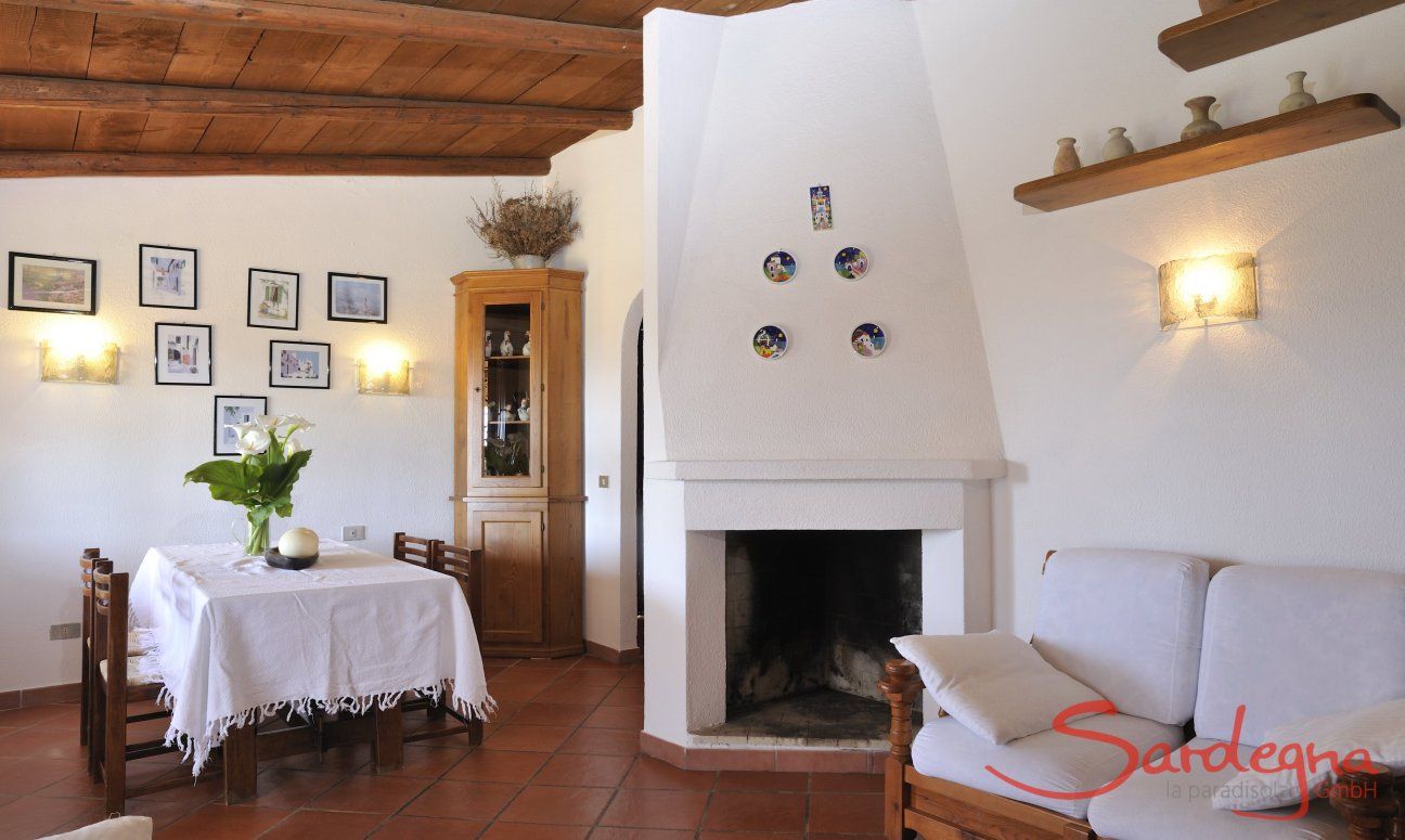 Villa Alessia | Innenkamin im Wohnzimmer Innenkamin