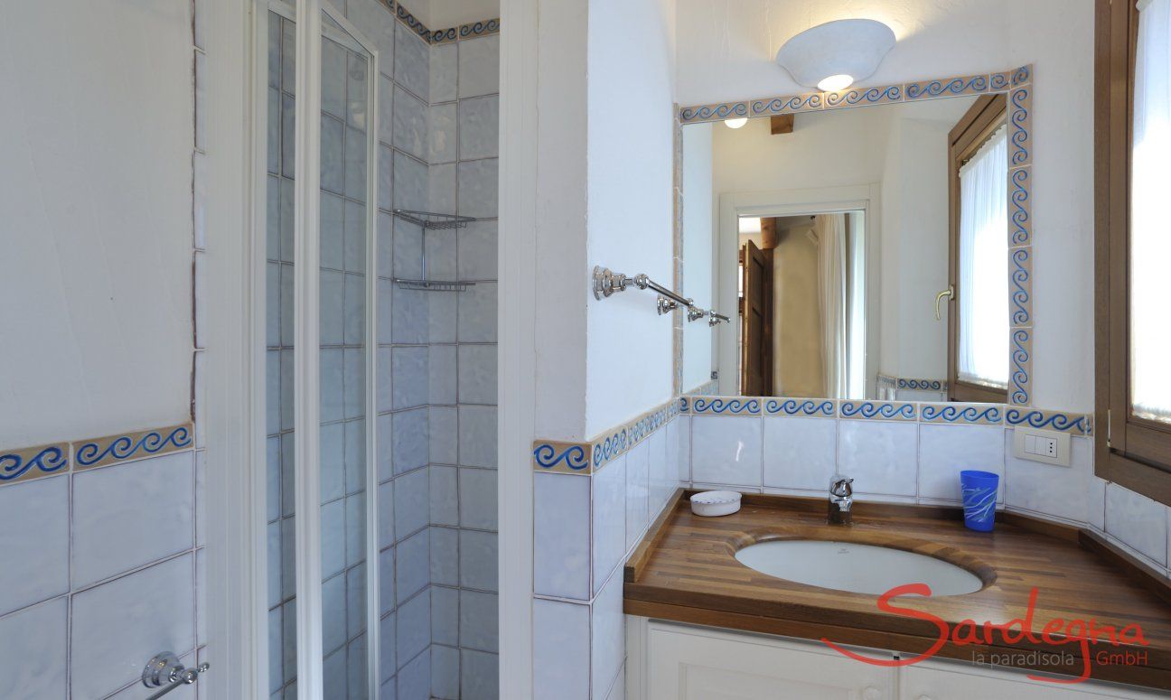 Villa Domus 17 | Badezimmer 2 im Obergeschoß Badezimmer