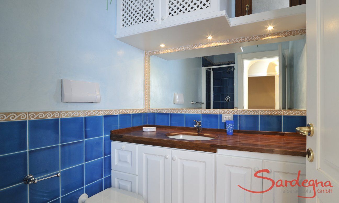 Villa Domus 17 | Badezimmer 1 mit Dusche im unteren Bereich Badezimmer 1 mit Dusche