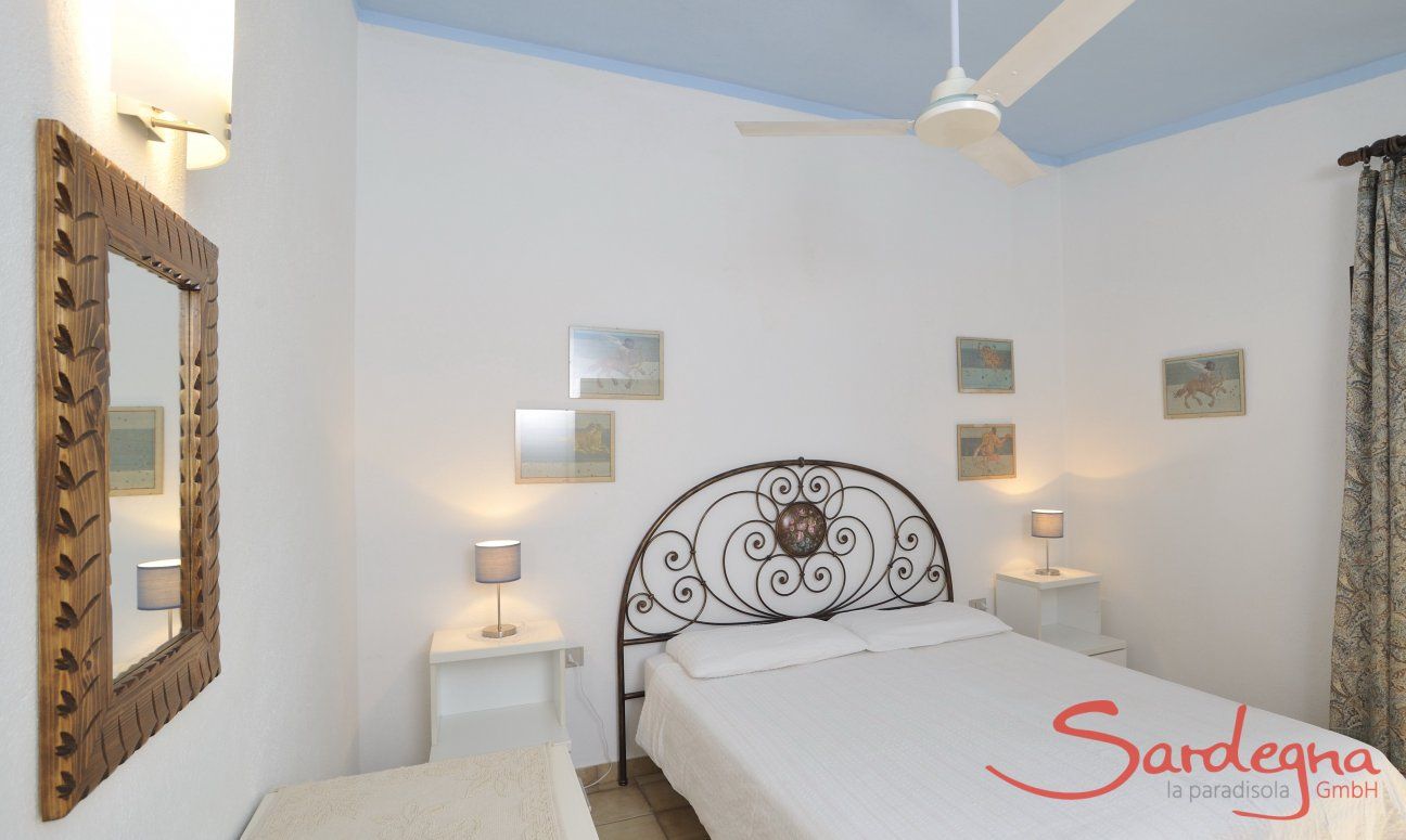 Casa Meloni 2 | Schlafzimmer 1 mit Doppelbett Schlafzimmer 1 mit Doppelbett Meloni 2 in Sant Elmo