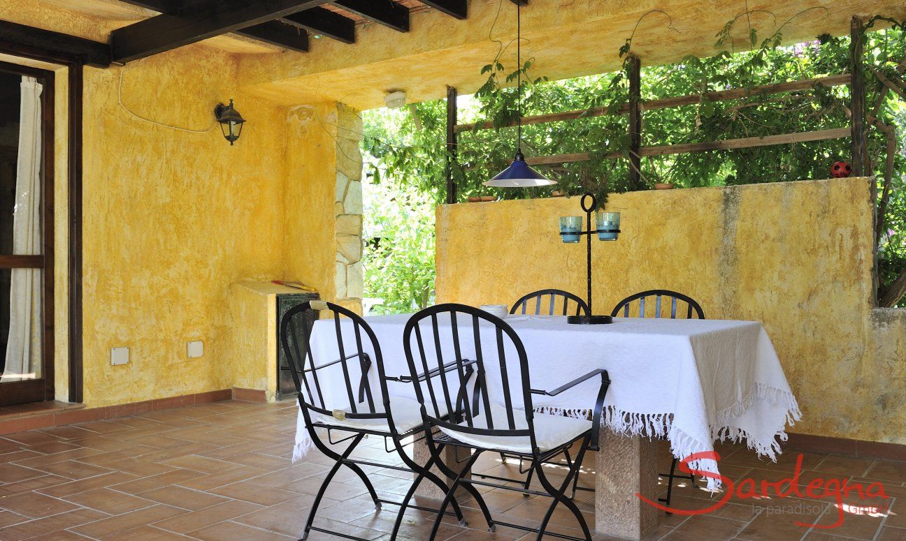 Casa Meloni 2 | Die Terrasse fotografiert mit Blick auf den Eingang Terrasse