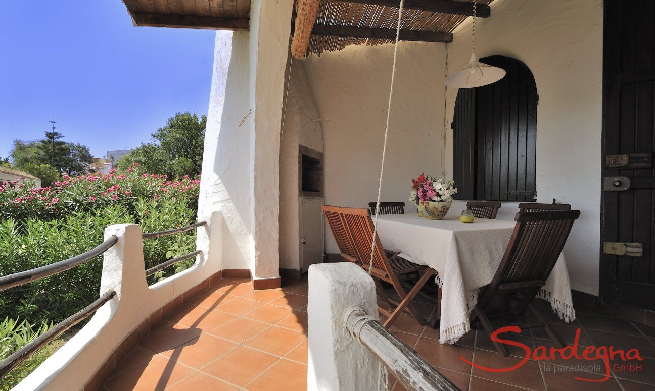 Villa ToreMari | Überdachter Essbereich auf der Terrasse Überdachter Essbereich auf der Terrasse