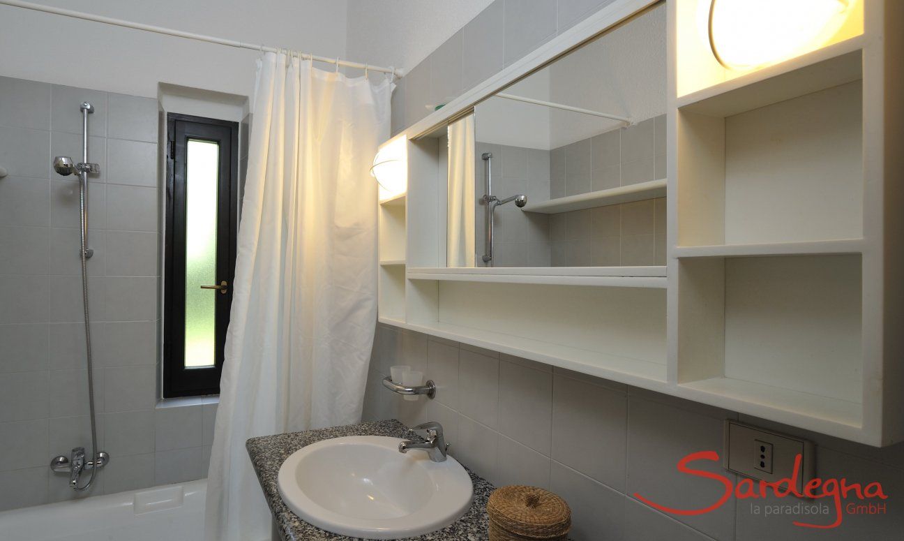 Villetta 12 | Badezimmer 2 mit Badewanne Badezimmer mit Badewanne