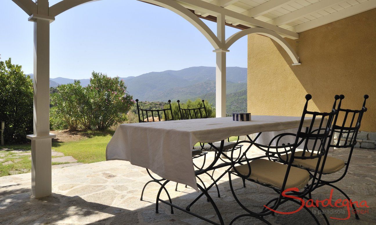 Villa Aquila Giardino | Die Terrasse als Mittelpunkt des mediterranen Lebens Terrasse