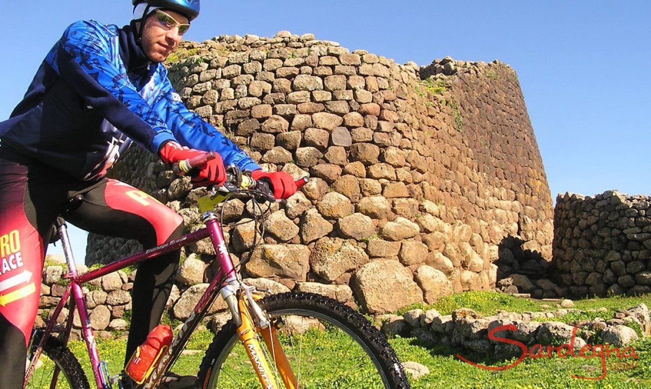 Radfahren bei Nuraghe Losa