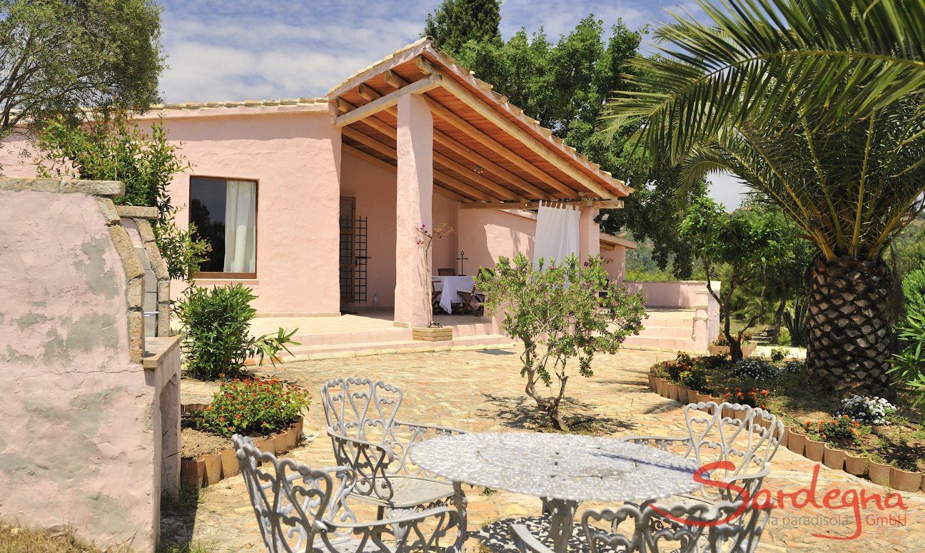 Villa Fiori 2 | Barbecue für romantische Grillabende Seitenansicht der Villa