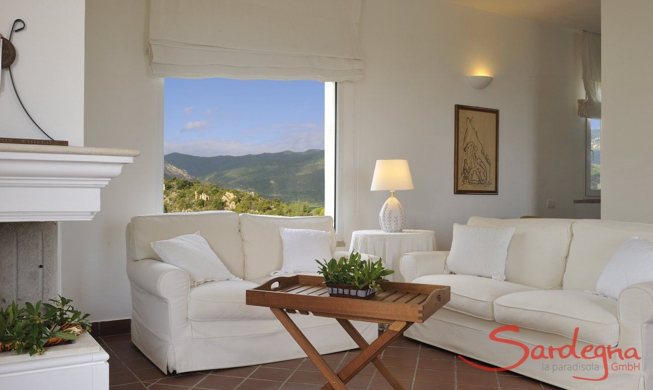 Villa Aquila Alta | Panoramafenster im Wohnbereich Sardinien