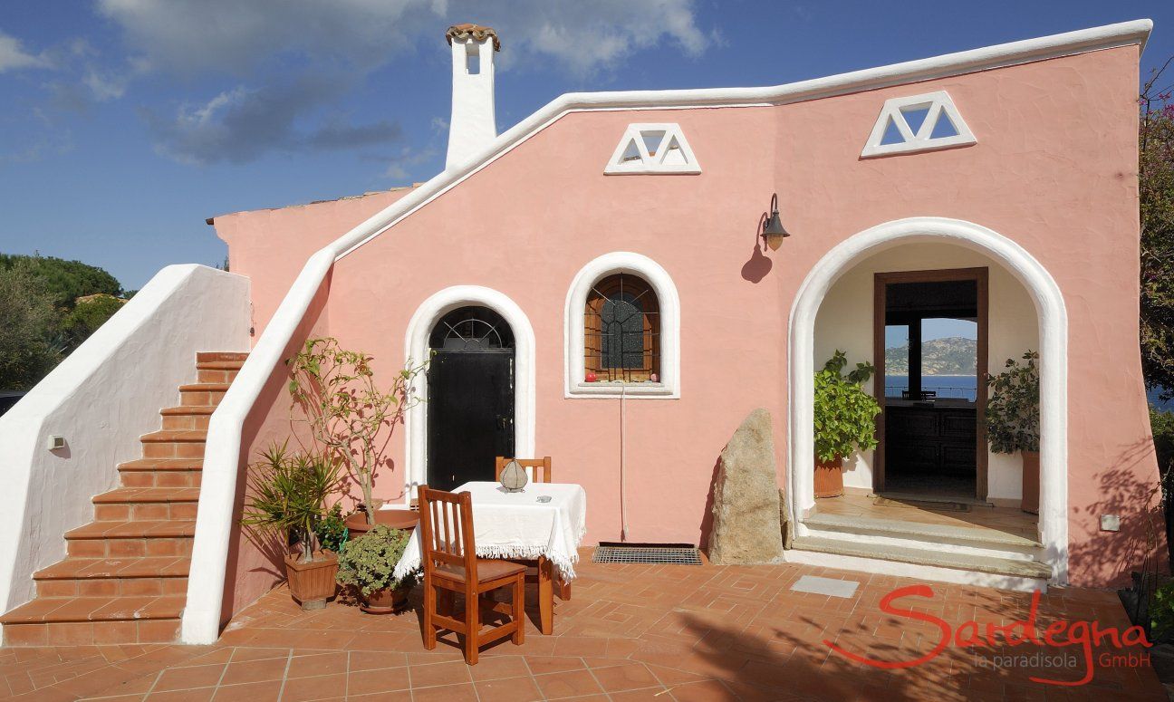 Villa Cala Ginepro | Ruhiger Platz auf der Rückseite des Hauses Meerabgewandt - der Barbecuebereich