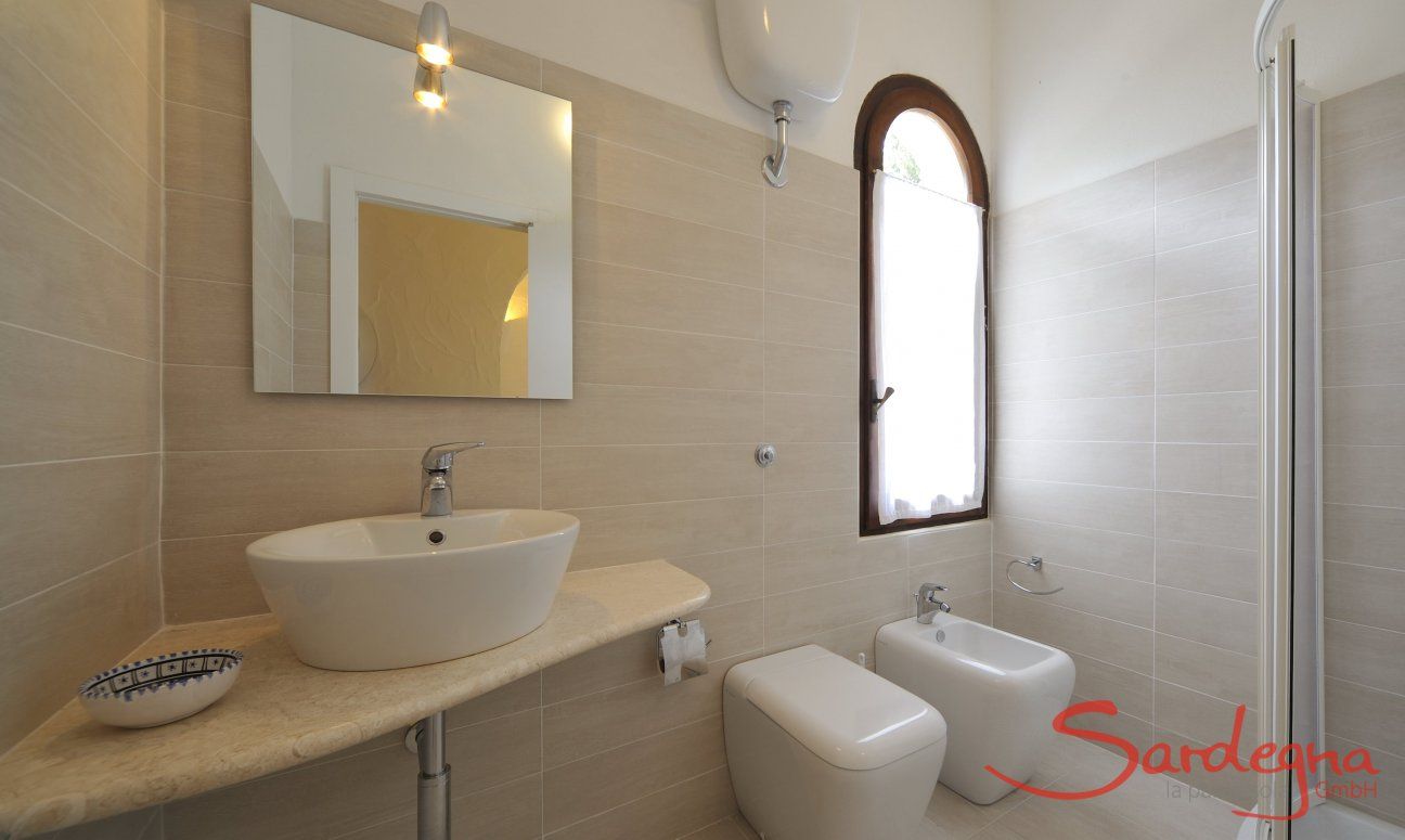 Villa ToreMari | Badezimmer 2 mit Dusche und Bidet Badezimmer 2 mit Dusche und Bidet