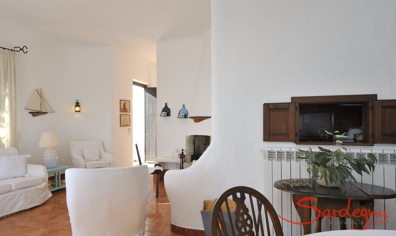 Villa Su Faru 1 | Wohnzimmer 1. Stock mit Küchendurchreiche Wohnzimmer 1. Stock mit Küchendurchreiche