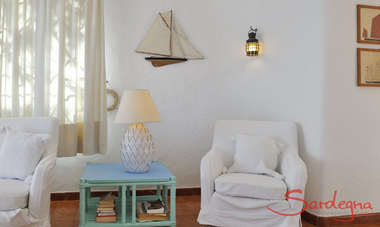 Villa Su Faru 1 | Gemütlicher Sessel zum Ausspannen Mediterraner Einrichtungsstil