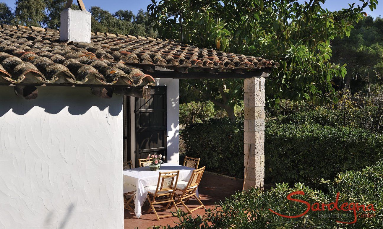 Casa Su Faru 4 | Blick vom Garten auf die Terrasse Su Faru 4