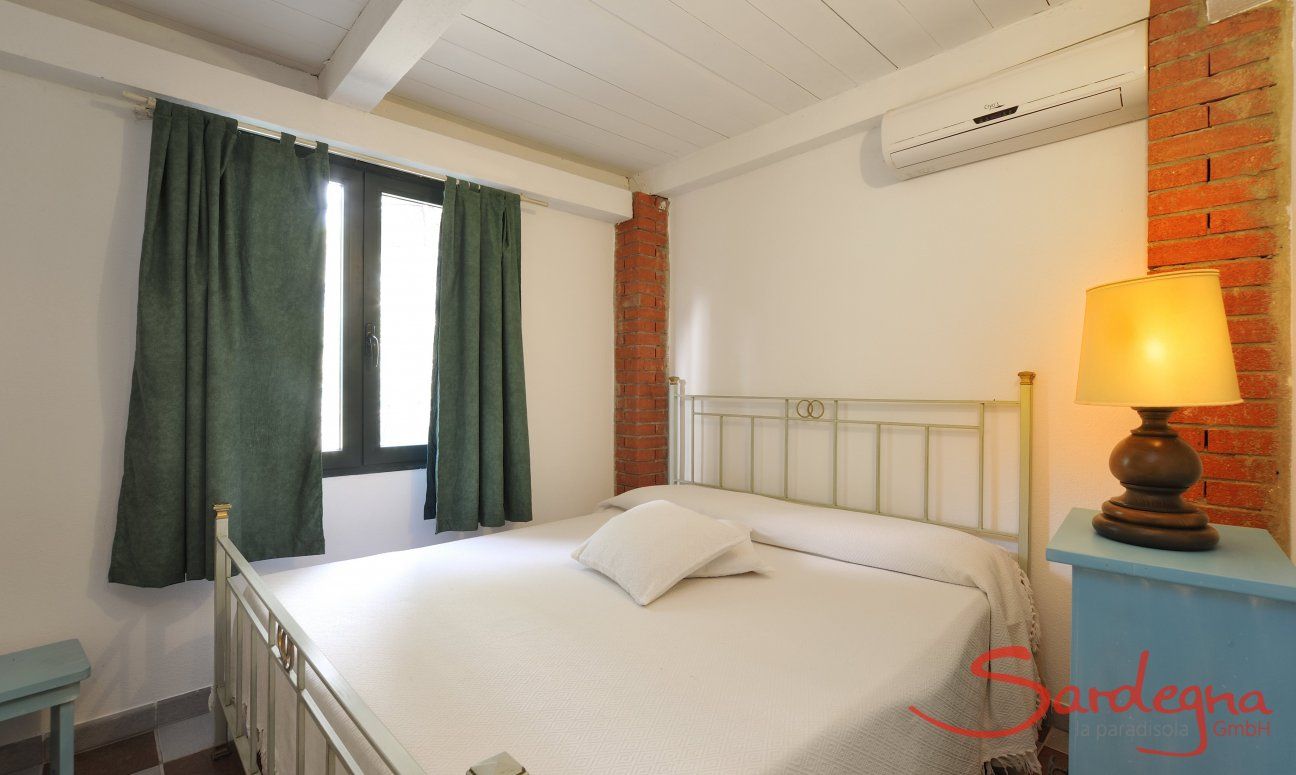 Villetta Pino | Schlafzimmer mit Ehebett Schlafzimmer