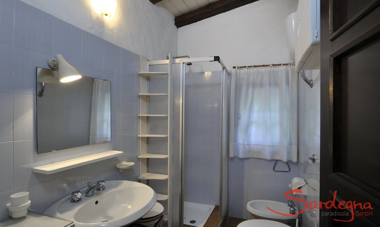 Casa Su Faru 4 | Badezimmer 1 mit Dusche und Bidet Badezimmer 1 mit Dusche und Bidet