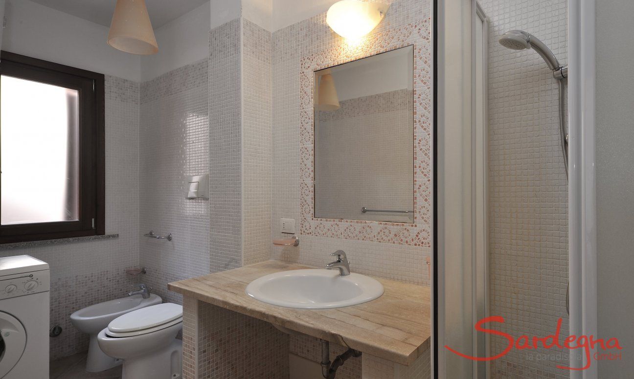 Apartment Castededdu 6 | Bad mit Dusche, Bidet und Waschmaschine Bad mit Dusche, Bidet und Waschmaschine