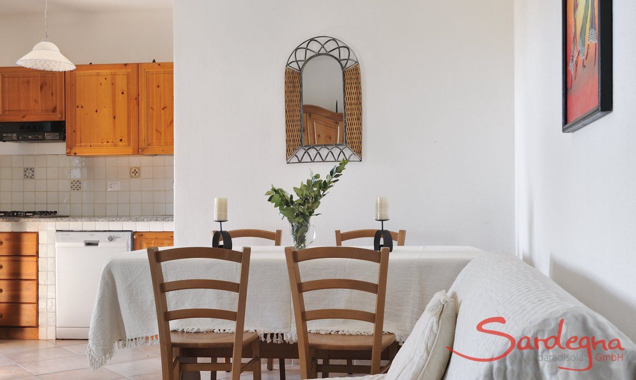 Apartment Castededdu 6 | Wohnbereich mit Esstisch und Sofa Castededdu 6