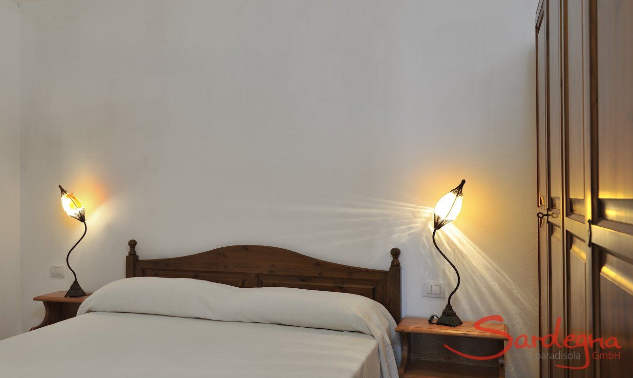 Apartment Castededdu 9 | Schlafzimmer 2 mit Doppelbett und Stauraum Schlafzimmer 2 mit Doppelbett und Stauraum