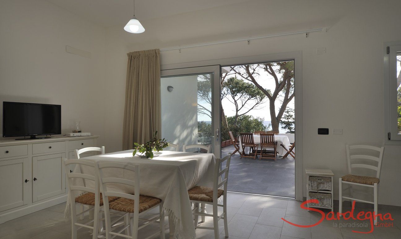 Apartment Cala Liberotto I | Essbereich innen und außen Essbereich innen und außen