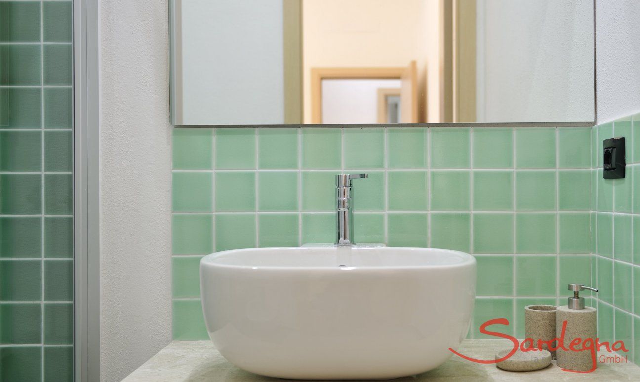 Apartment Cala Liberotto I | Badezimmer 1 mit Waschbecken Badezimmer, Detail