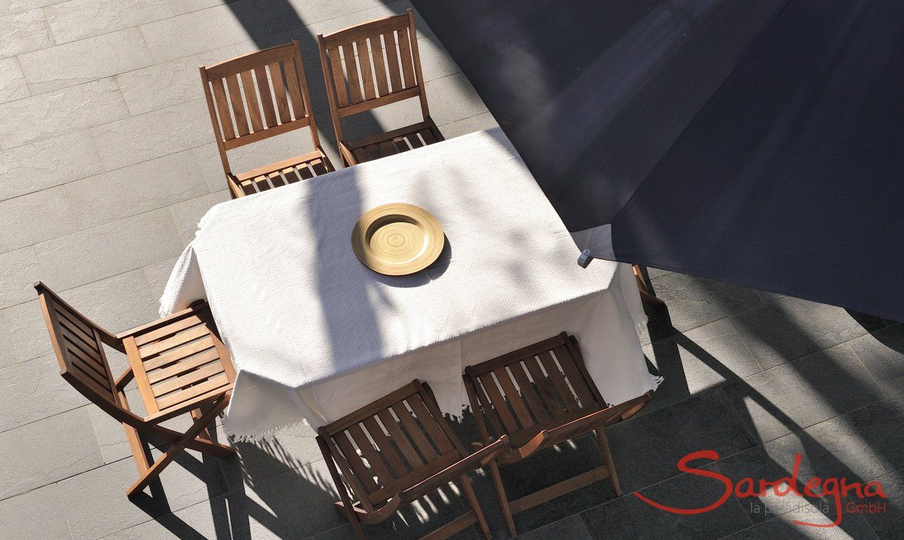Apartment Cala Liberotto I | Sitzplatz auf der Terrasse von oben Sitzplatz auf der Terrasse von oben