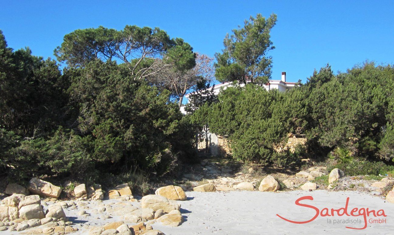 Apartment Cala Liberotto II | Hausansicht vom Strand Strand vor dem Haus