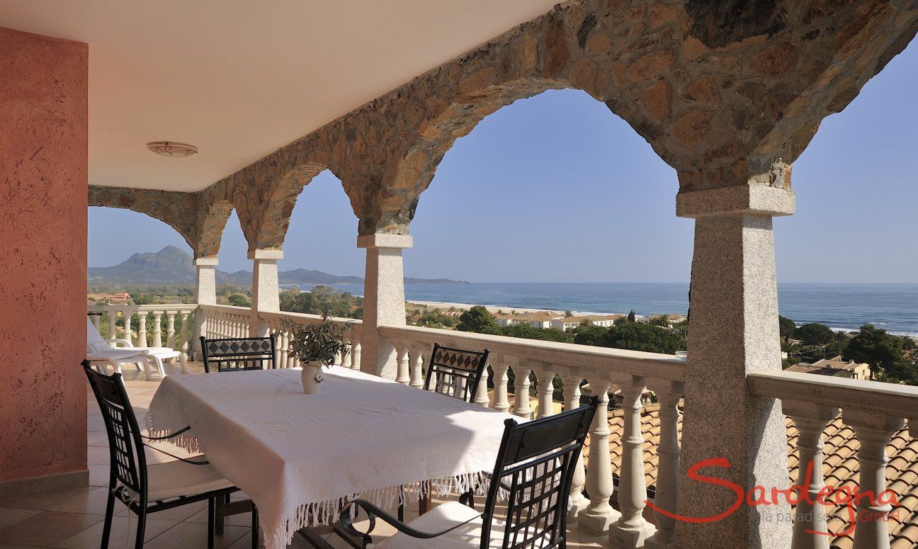 Apartment Castededdu 2 | Wunderschöner, überdachter Essbereich auf der Terrasse Wunderschöner, überdachter Essbereich auf der Terrasse