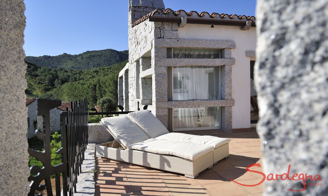 Li Conchi 25 | Sonnenliegen auf der Veranda Patio