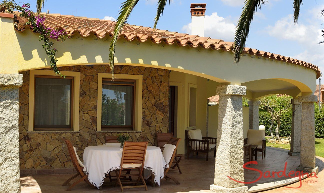 Villa Zoello 10 | Überdachte Terrasse mit Lounge-und Essbereich Überdachte Terrasse mit Lounge-und Essbereich