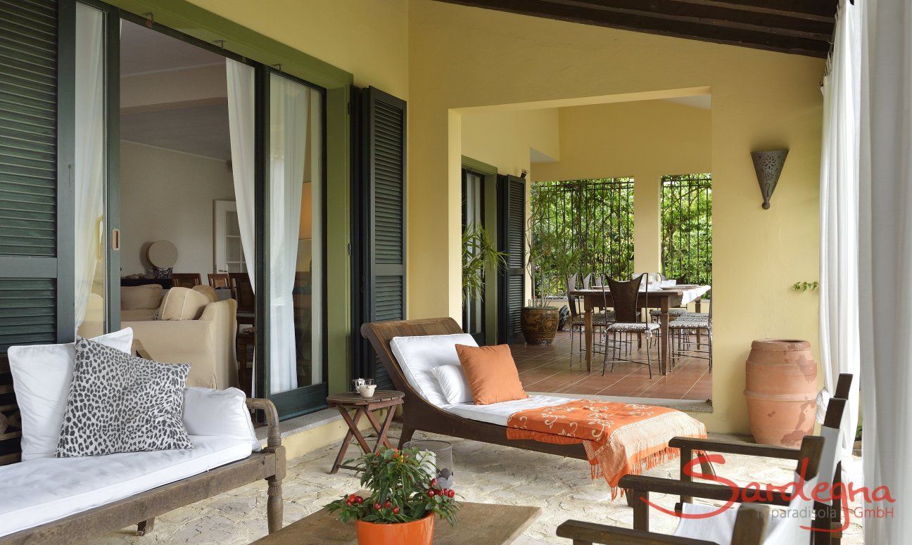 Villa Ulivi 12 | Loungeberich der Terrasse mit Schiebetür zum Wohnzimmer Terrasse