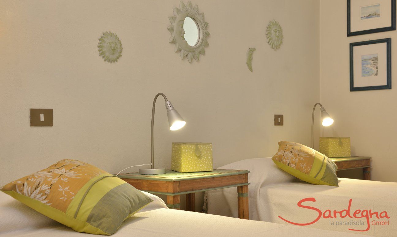 Villa Ulivi 12 | Schlafzimmer 2 mit zwei Einzelbetten Schlafzimmer