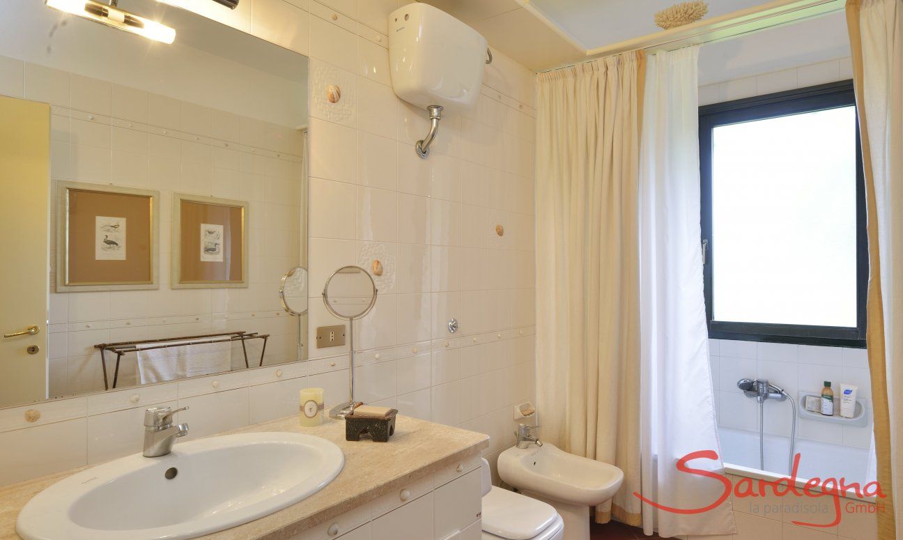 Villa Ulivi 12 | Bad 1 mit Badewanne Bad mit Badewanne