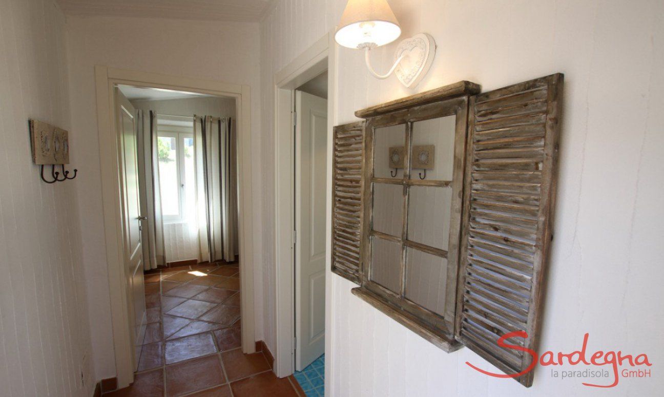 Li Conchi 33 | Flur mit Spiegelfenster Flur